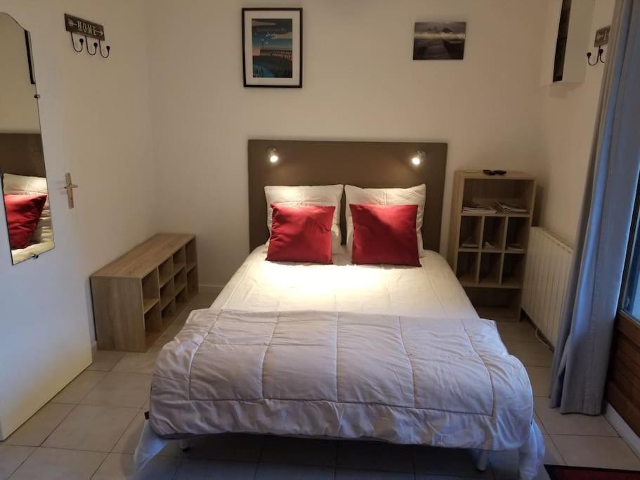 Studio De Plain-Pied Avec Terrasse Tout Proche Mer Courseulles-sur-Mer Zewnętrze zdjęcie