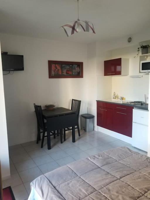 Studio De Plain-Pied Avec Terrasse Tout Proche Mer Courseulles-sur-Mer Zewnętrze zdjęcie